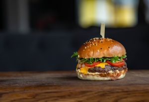 Роллы со смородиной, Том Ям с огромным перцем и «Каравай» на салате: тестируем доставку еды